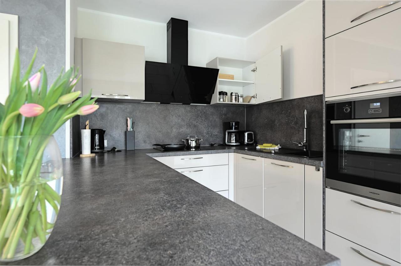 Modern Wohnen I Smart Tv I Terrasse I 2X Parkplatz I 2 Schlafzimmer I 6 Schlafplaetze باد اوينهاوسن المظهر الخارجي الصورة